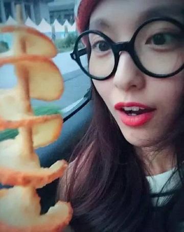 娱乐吃瓜酱女生被骗,娱乐吃瓜酱女生被骗,揭秘网络诈骗背后的真相